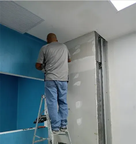 Suministro e instalación de blindaje de plomo en paredes.
