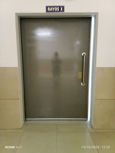 illustration_6_Instalación de puertas con protección radiológica..webp